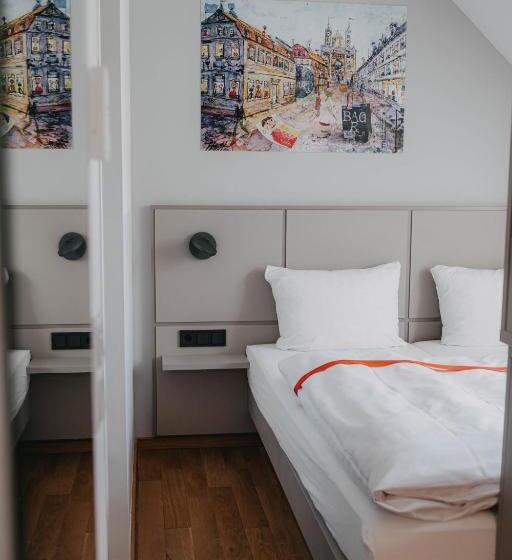 스탠다드 룸, Maximilian