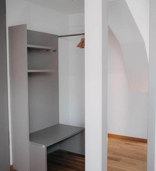 스탠다드 룸, Maximilian