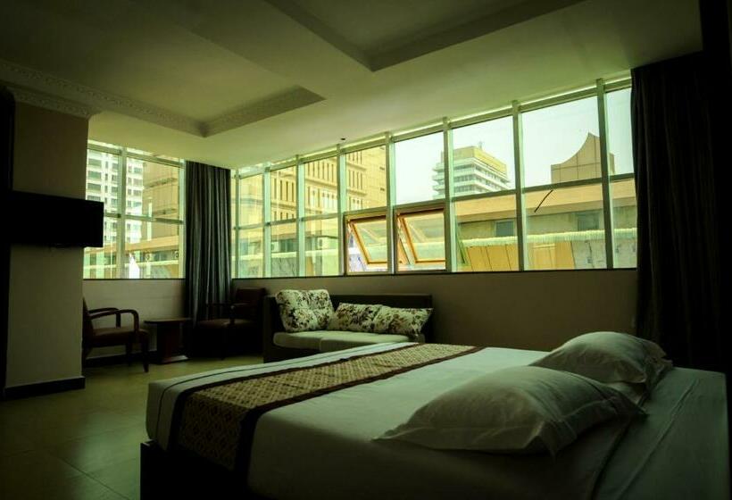 Номер Superior, Russell