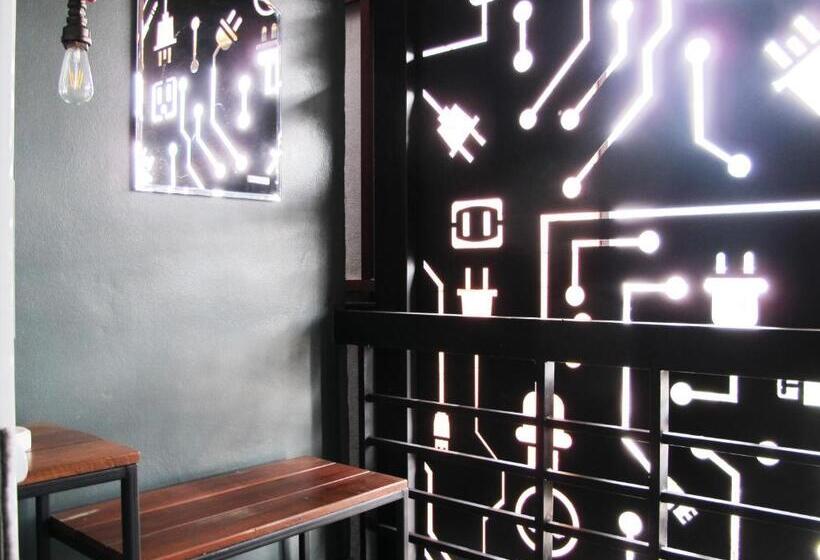 스탠다드 발코니 룸, The Plug