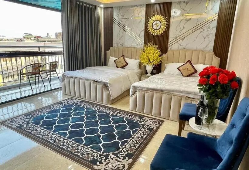 سوییت خانوادگی, The Royal Hotel Near West Lake