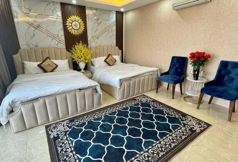 سوییت خانوادگی, The Royal Hotel Near West Lake