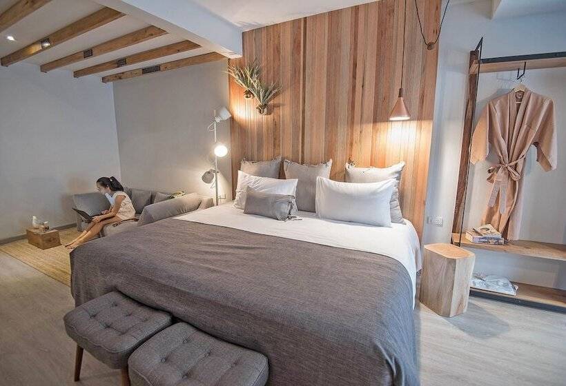 디럭스 스위트, Family Tree