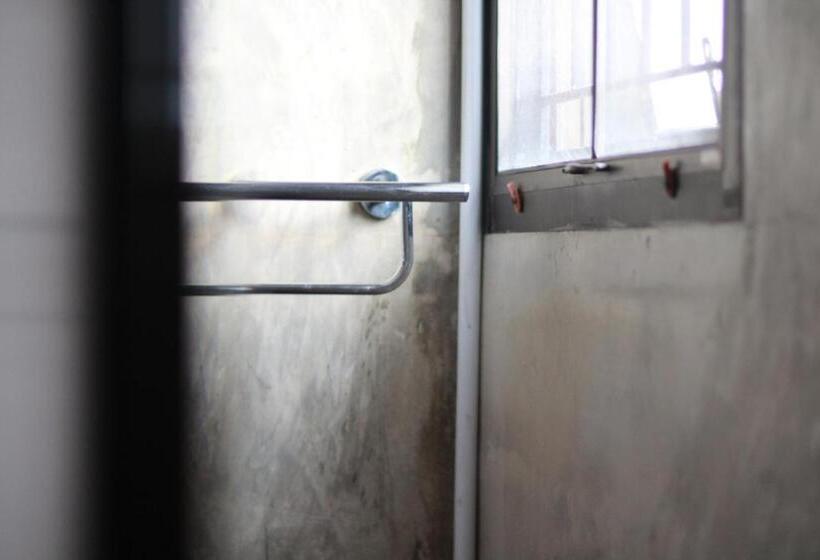 디럭스 룸 킹사이즈 침대, Smaids Room