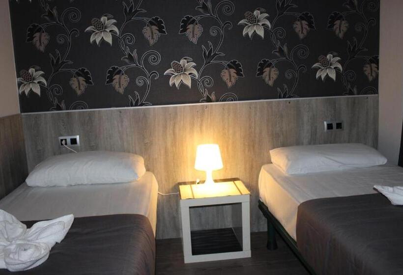 Номер Стандарт Совместная Ванная, Bcn Condal Hostal