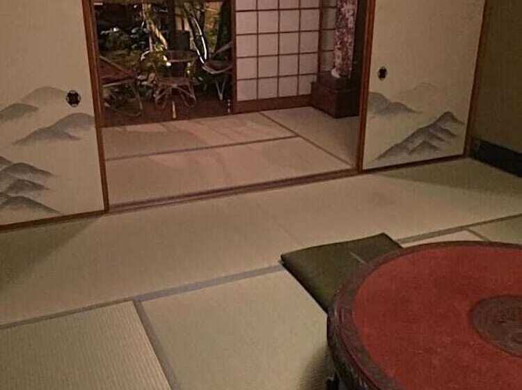 패밀리 룸, Gion Koh