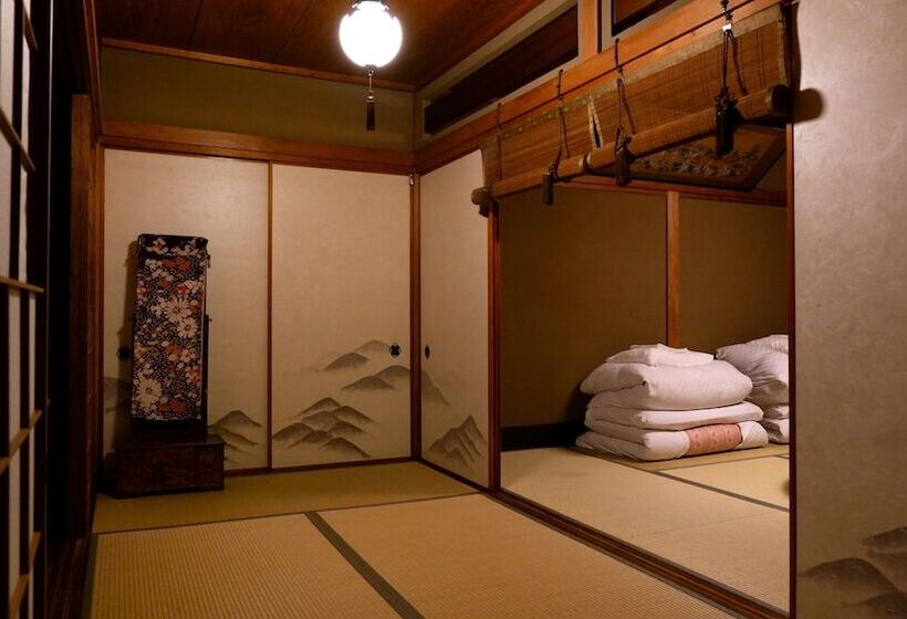 패밀리 룸, Gion Koh