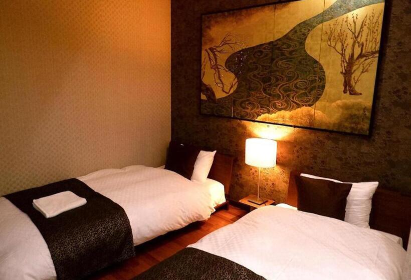 스탠다드 트리픔 룸 공동욕실, Gion Koh