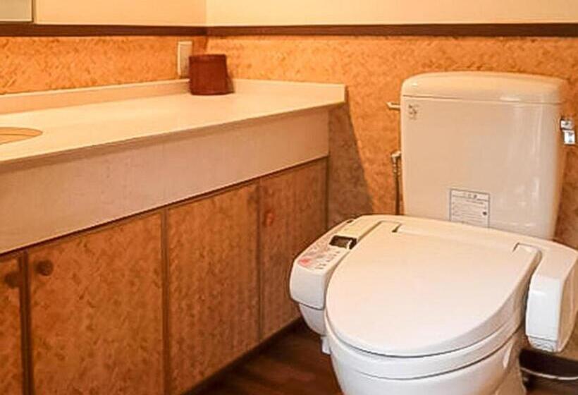 패밀리 룸, Gion Koh