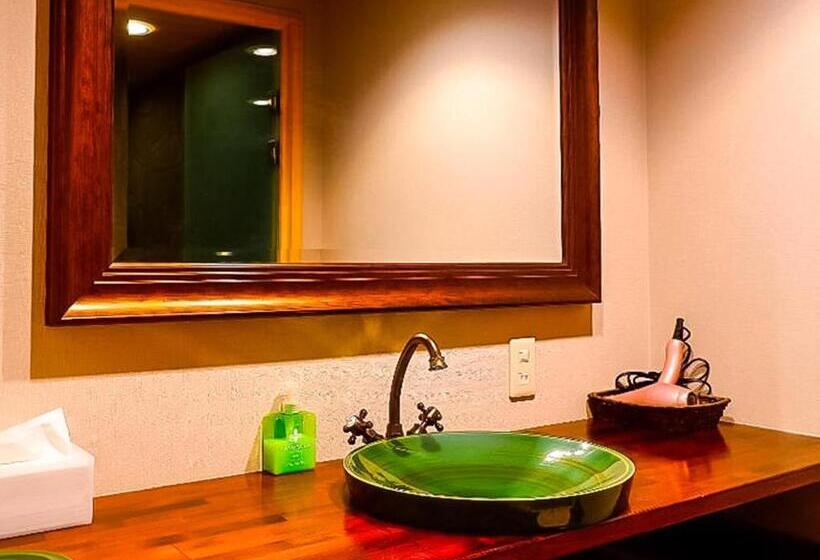 패밀리 룸, Gion Koh