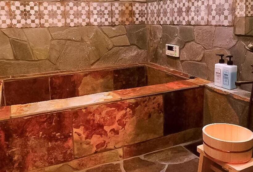 패밀리 룸, Gion Koh