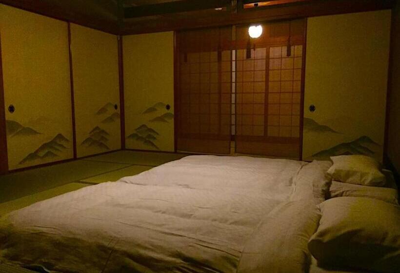 패밀리 룸, Gion Koh