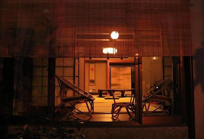 패밀리 룸, Gion Koh