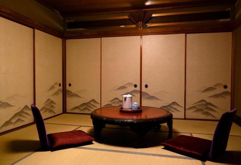 패밀리 룸, Gion Koh