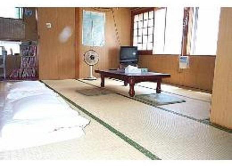 اتاق خانوادگی, Guest House Green House