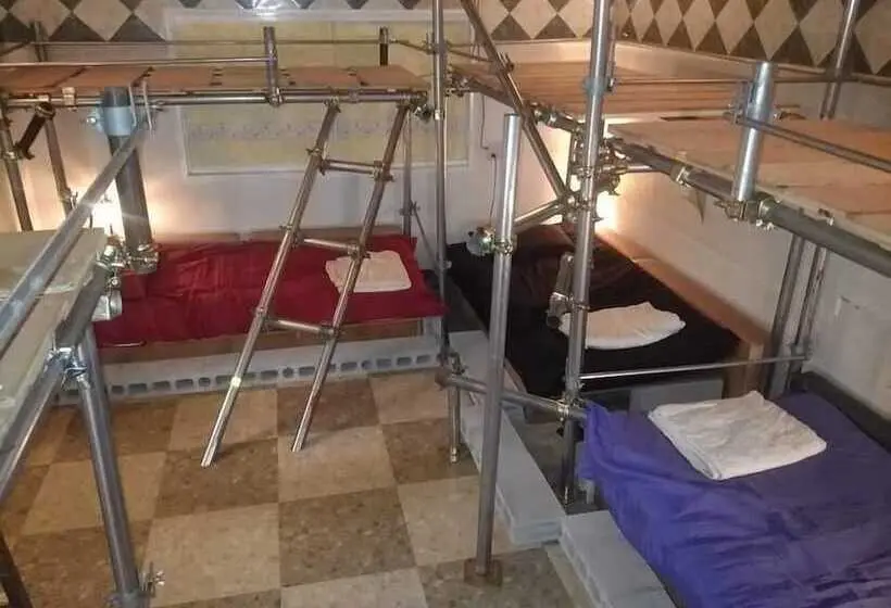 ルームシェアのワンベッド, Ila Hakushu Guest House