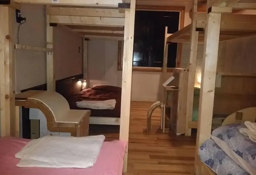 ルームシェアのワンベッド, Ila Hakushu Guest House