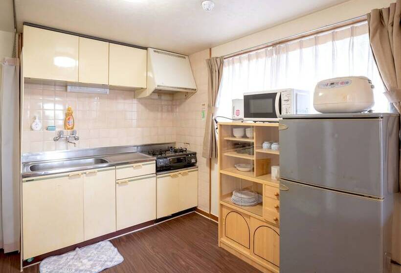 침실 1개 주택, Nirai Onna