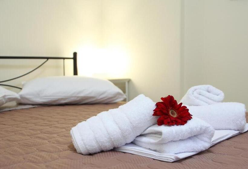 דירת חדר, Niriides