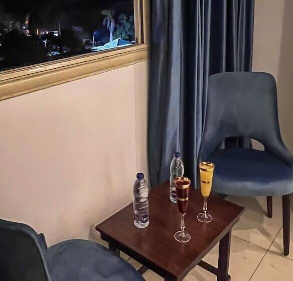 اتاق لوکس با چشم‌انداز, Panorama Pyramids Inn