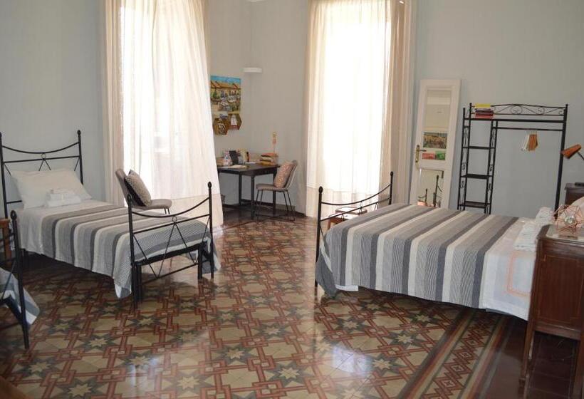 غرفة قياسية مزوَّدة بشُرفة, Bed, Book & Breakfast Landolina