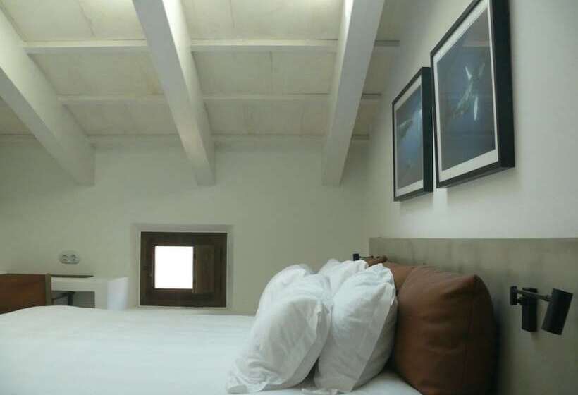 غرفة ديلوكس, Can Araya