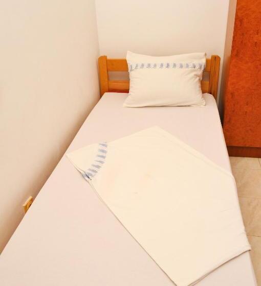 اتاق استاندارد سه تخته با سرویس بهداشتی مشترک, Guest House Lukac
