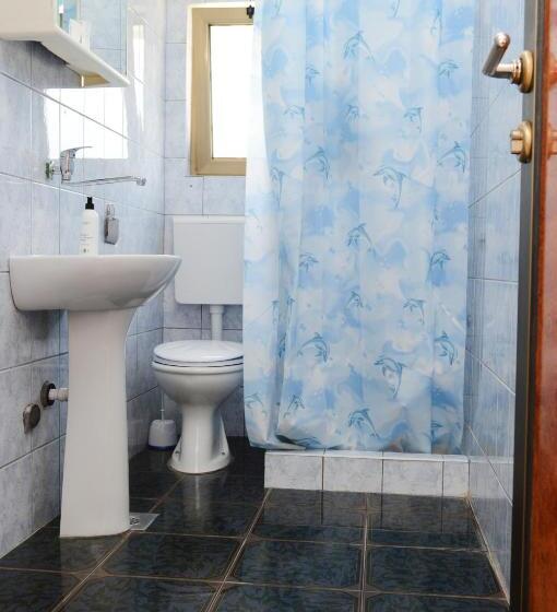 اتاق استاندارد سه تخته با سرویس بهداشتی مشترک, Guest House Lukac