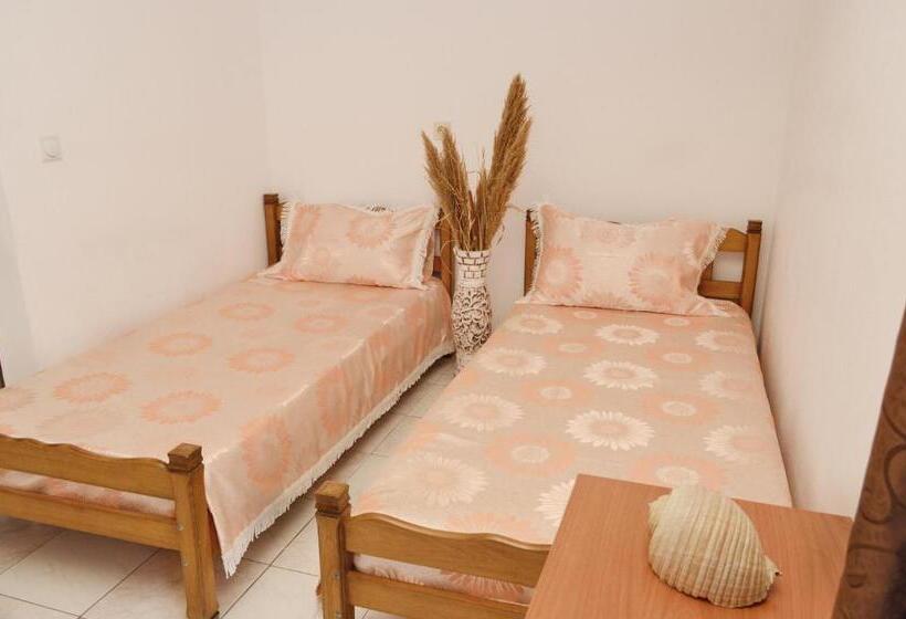 اتاق استاندارد سه تخته با بالکن, Guest House Lukac