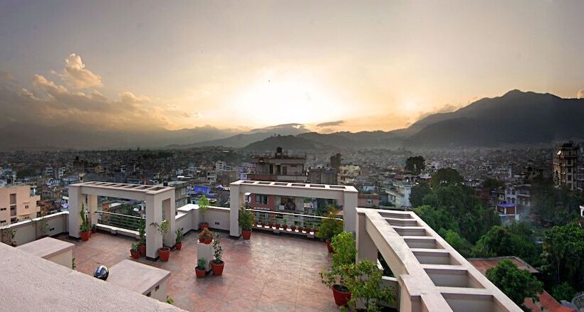 اتاق لوکس سه تخته, Kathmandu Suite Home