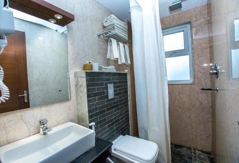 اتاق لوکس سه تخته, Kathmandu Suite Home