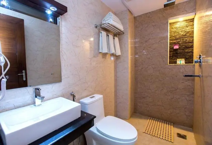 اتاق لوکس سه تخته, Kathmandu Suite Home
