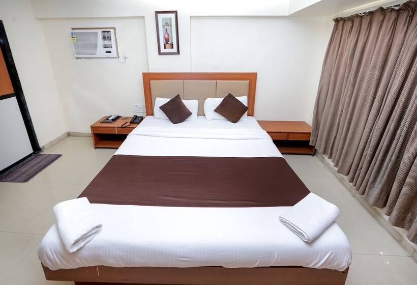 Deluxe Room, Lucky Hotel Goregaon