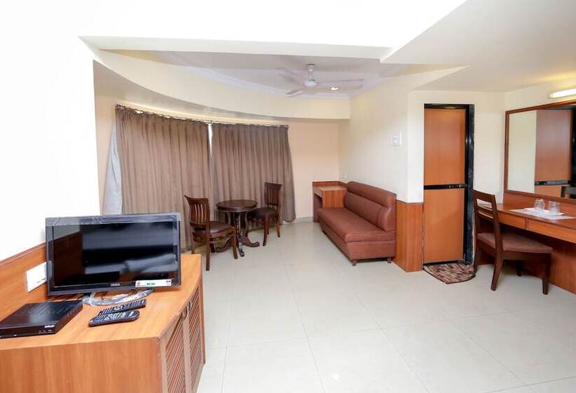 Deluxe Room, Lucky Hotel Goregaon