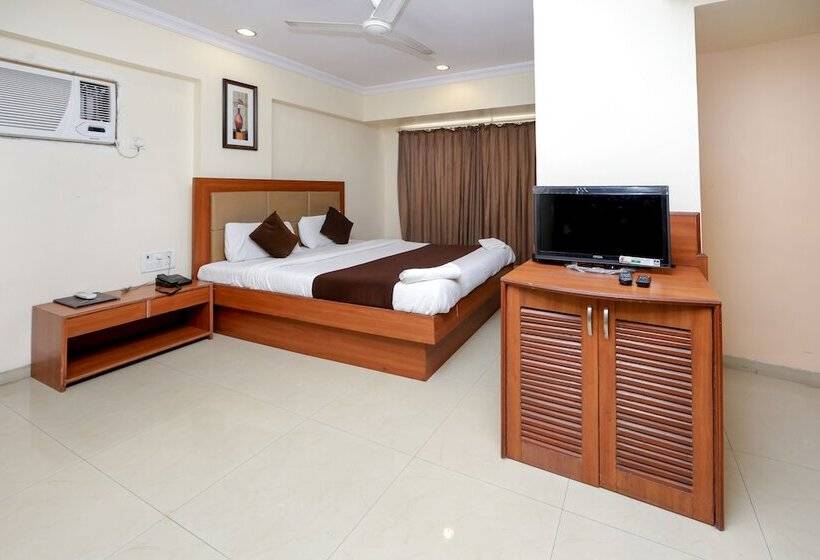 Deluxe Room, Lucky Hotel Goregaon