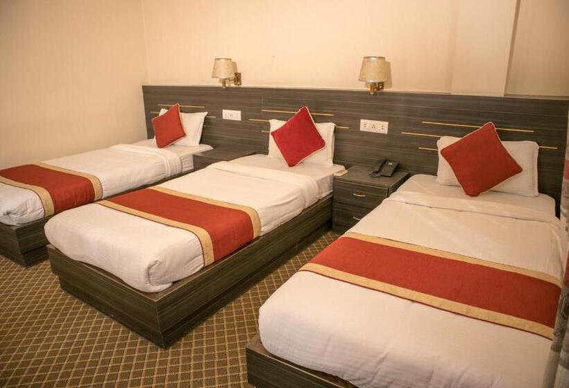 اتاق لوکس سه تخته, Mirage Inn