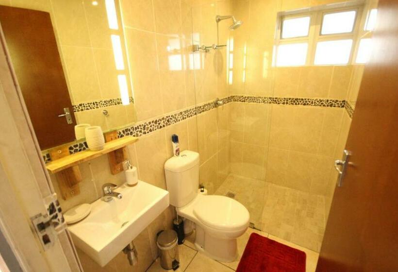 Номер Стандарт, Saltycrax Backpackers And Surf Hostel By Curiocity