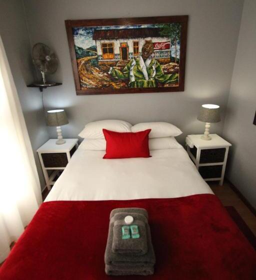 Номер Стандарт, Saltycrax Backpackers And Surf Hostel By Curiocity