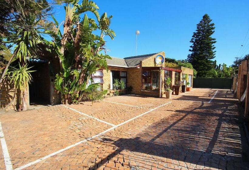 Номер Deluxe, Saltycrax Backpackers And Surf Hostel By Curiocity