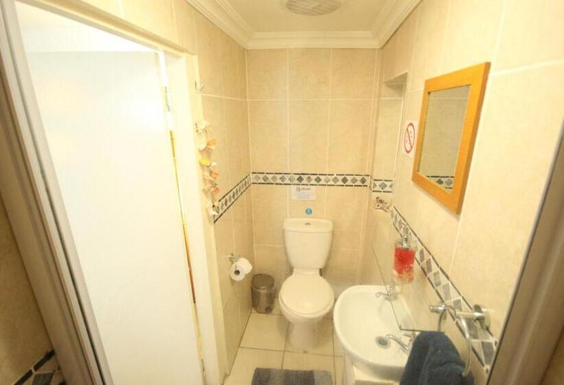 Четырехместный Номер Стандарт, Saltycrax Backpackers And Surf Hostel By Curiocity