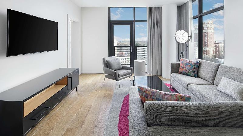 מיטת קינג בסוויטה, Canopy By Hilton Atlanta Midtown