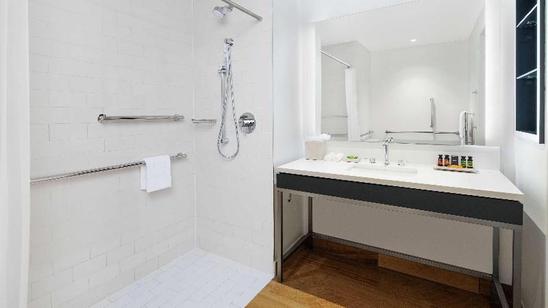 חדר סטנדרט עם מיטת קינג, Canopy By Hilton Atlanta Midtown