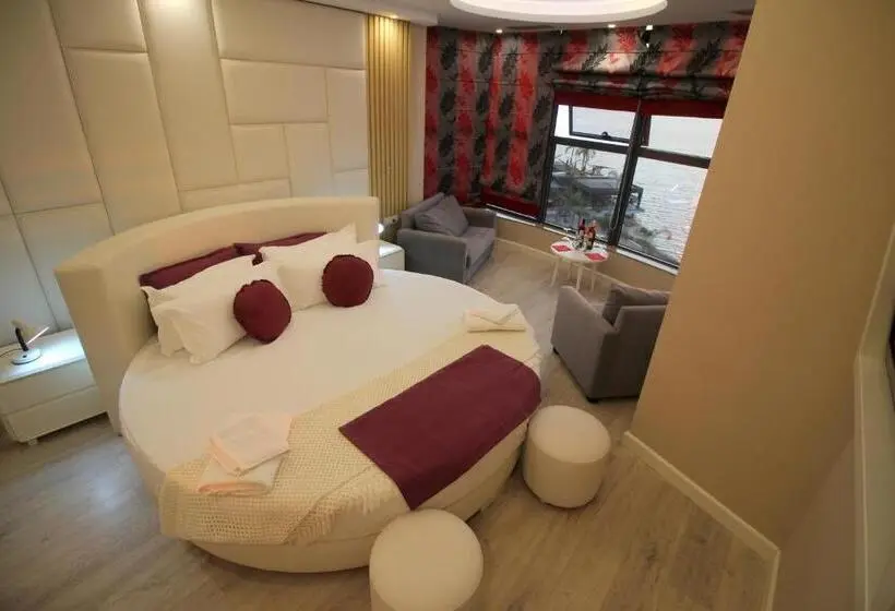 Suite Executive Vue Mer, Strora