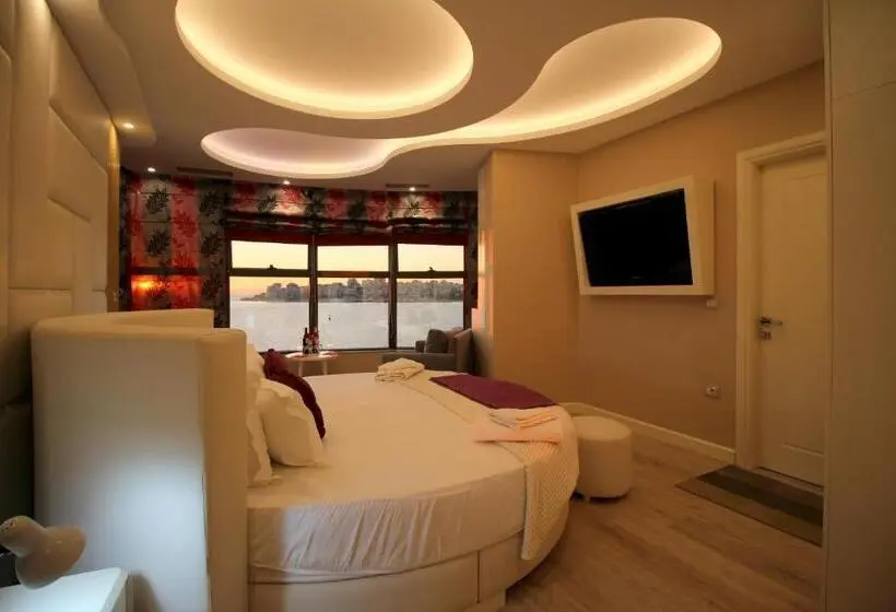 Suite Executive Vue Mer, Strora