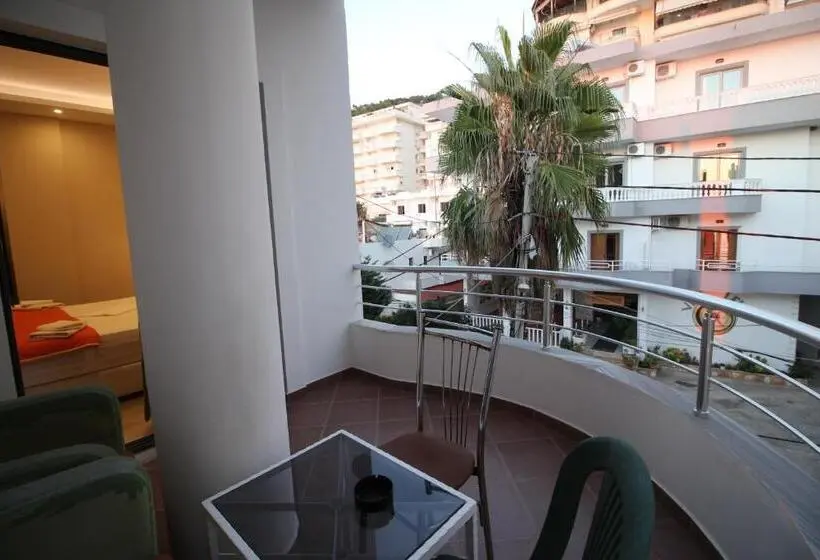 Chambre Standard avec Balcon, Strora
