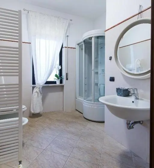 اتاق کلاسیک چهارنفره, Villa Boninsegna