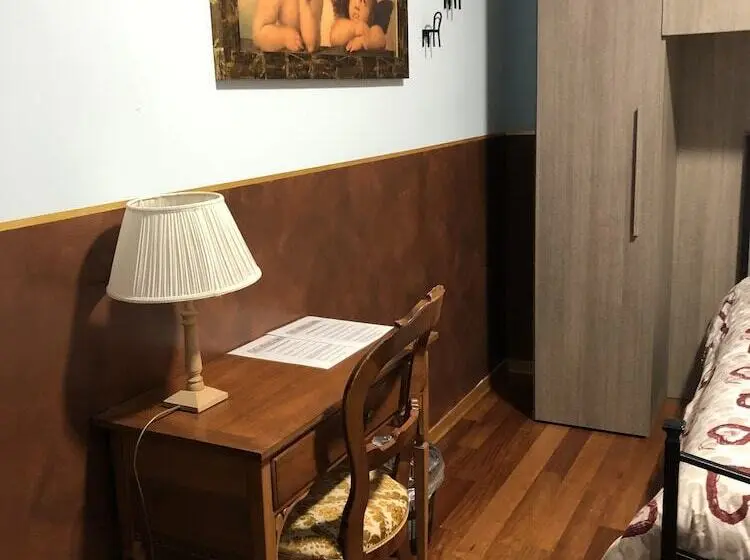 اتاق استاندارد سه تخته با سرویس بهداشتی مشترک, Villa Boninsegna