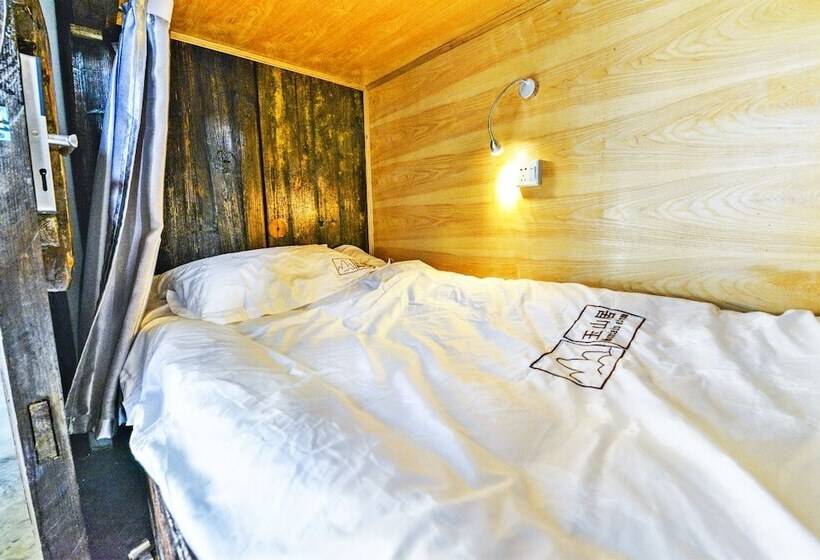 共用房间的床, Mountain Stream