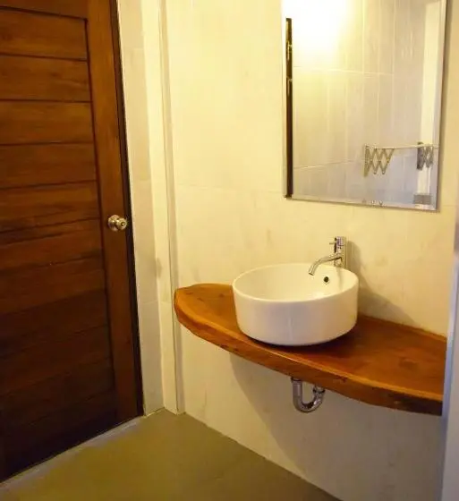デラックスファミリールーム, Chareena Hill Beach Resort