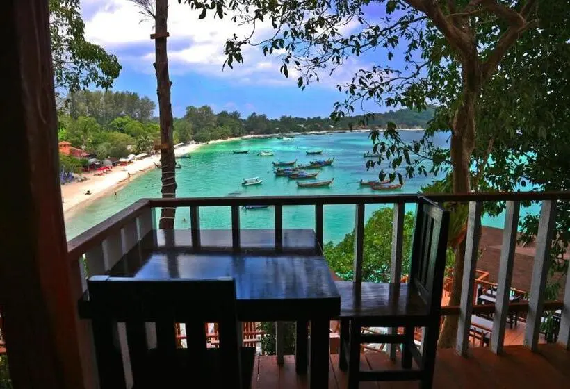 オーシャンビューデラックスルームバルコニー付き, Chareena Hill Beach Resort